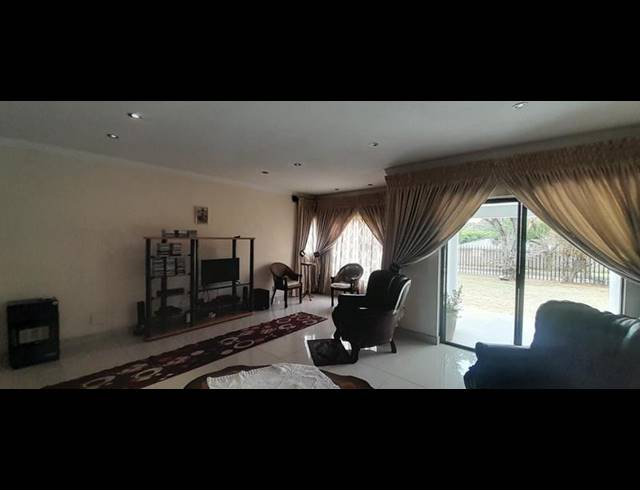 3 BEDROOM HOUSE FOR SALE IN ROODEPOORT WEST
